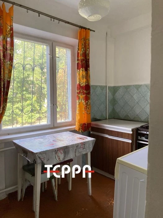 Продаж 2-кімнатної квартири  у цегляному  будинку