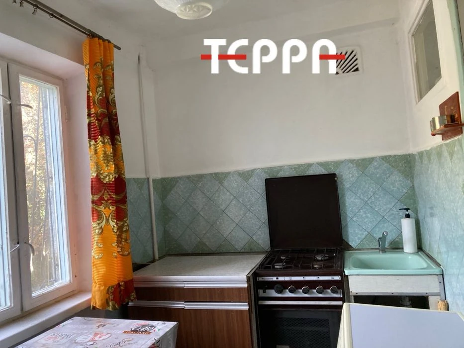 Продаж 2-кімнатної квартири  у цегляному  будинку