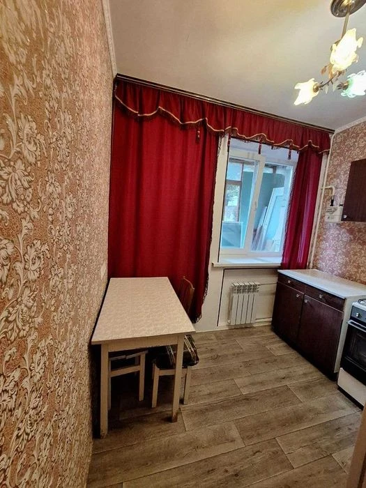 Продається 1 кімнатна квартира в центрі міста.