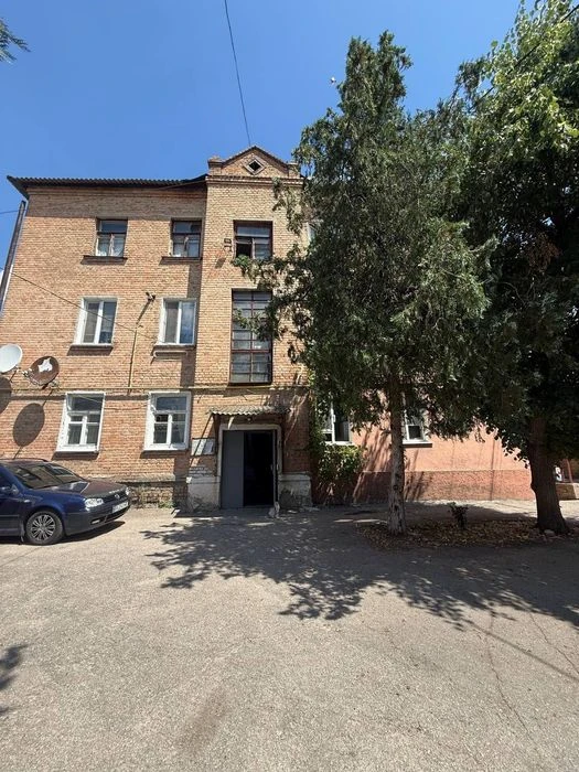 Продам квартиру в центрі міста