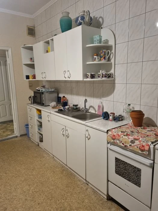 В продаже большая квартира в кирпичном доме.