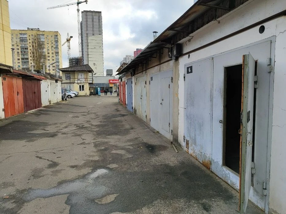 Гараж с ямой и подвальным помещением в Киеве