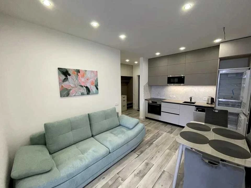 Квартира. Київ, Зарічна вул., 4к