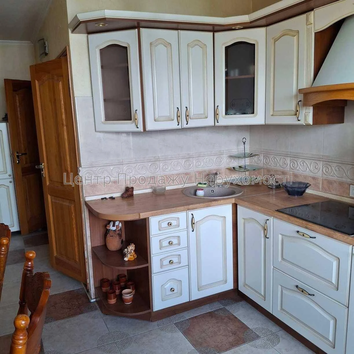 Продаж 2-кімн. кв, 13/16 пов, 51. 4 м², Київ. Відмінне житло