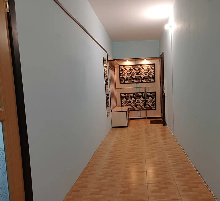 продам простору 1-кімн квартиру 50м кв в ЦЕНТРІ , автономне