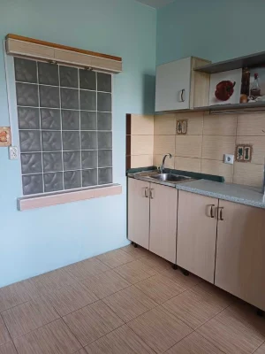 продам простору 1-кімн квартиру 50м кв в ЦЕНТРІ , автономне