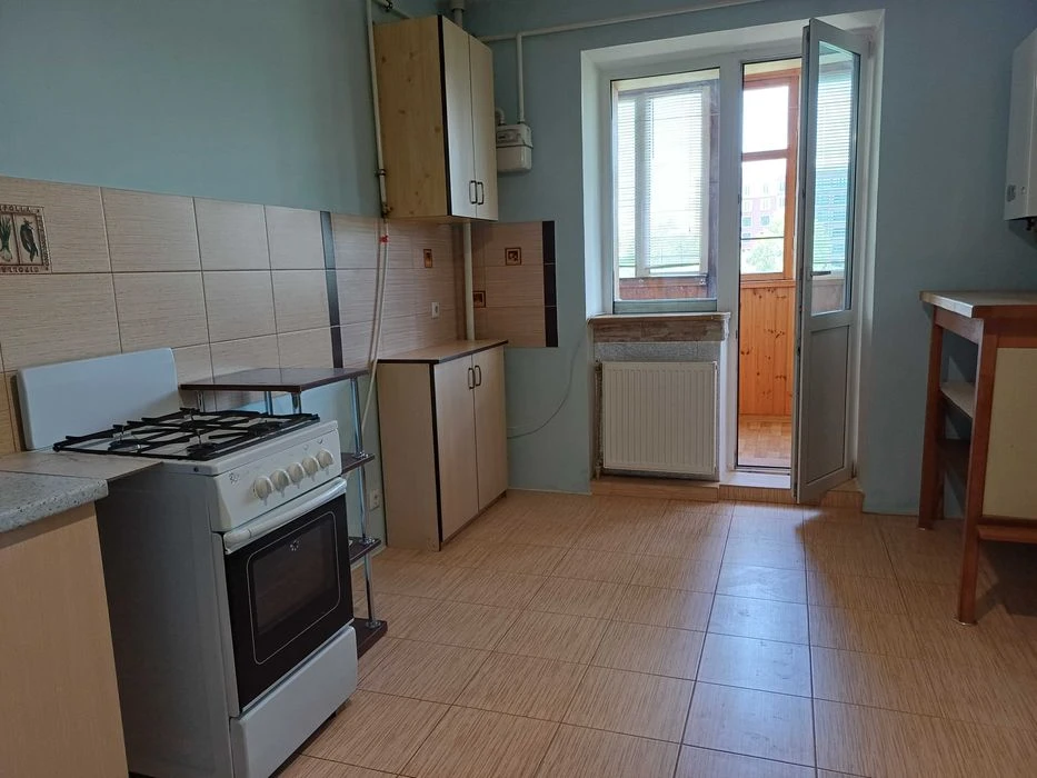продам простору 1-кімн квартиру 50м кв в ЦЕНТРІ , автономне