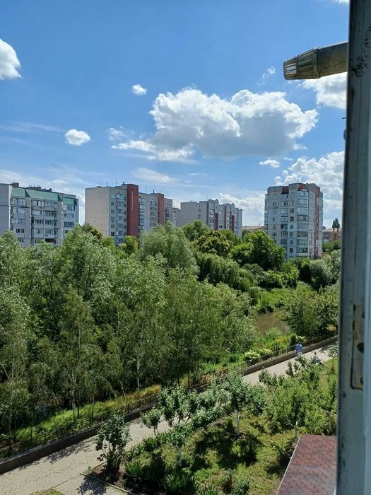 продам простору 1-кімн квартиру 50м кв в ЦЕНТРІ , автономне