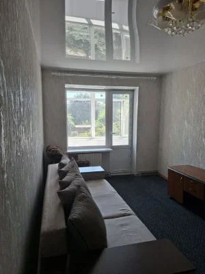 Продам 2к кв.пр.Науки 63,р-н.Юрид.акад.3/4,ремонт,47000$
