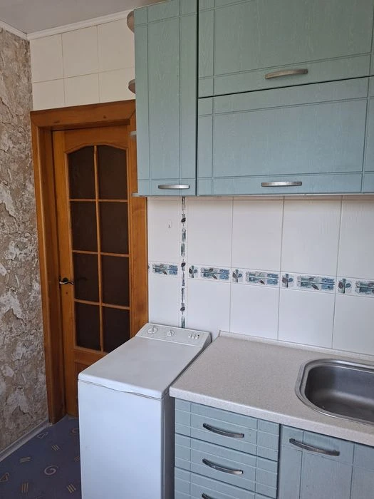 Продам 2к кв.пр.Науки 63,р-н.Юрид.акад.3/4,ремонт,47000$