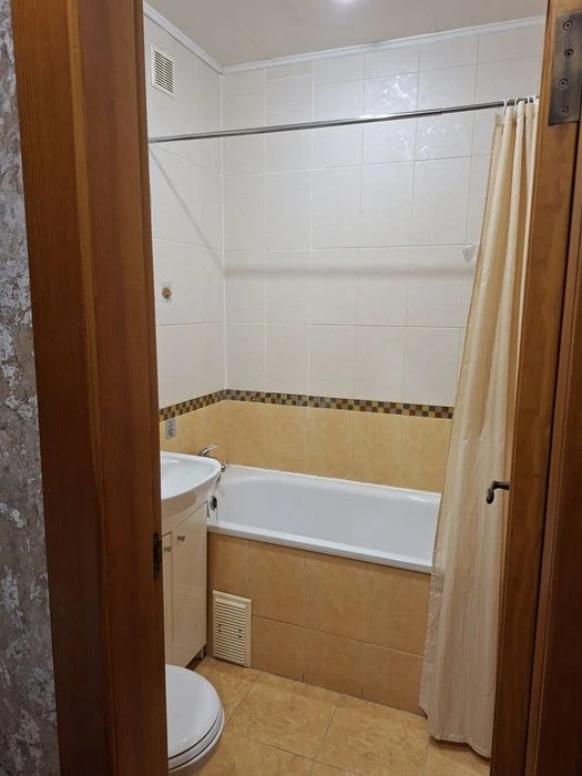 Продам 2к кв.пр.Науки 63,р-н.Юрид.акад.3/4,ремонт,47000$