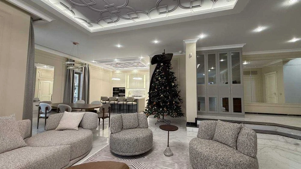 New premium house in Sauvignon, Odessa. 330 m². Swimming pool