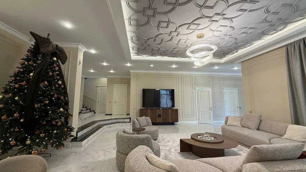 New premium house in Sauvignon, Odessa. 330 m². Swimming pool
