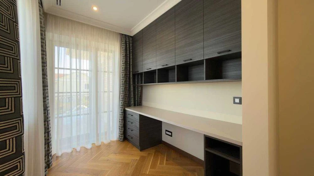 New premium house in Sauvignon, Odessa. 330 m². Swimming pool