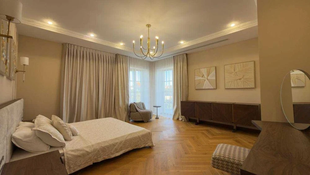 New premium house in Sauvignon, Odessa. 330 m². Swimming pool