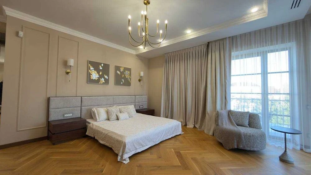 New premium house in Sauvignon, Odessa. 330 m². Swimming pool