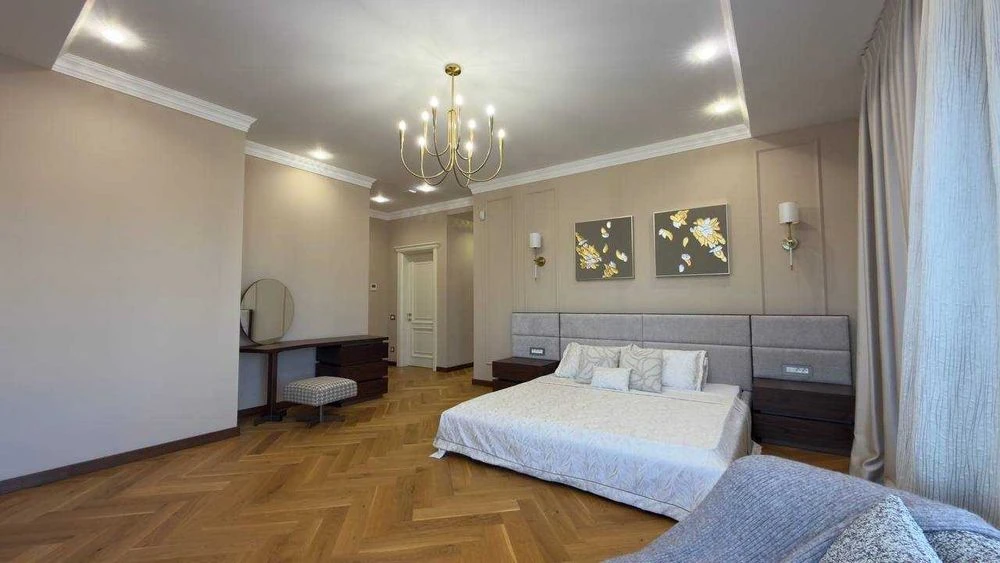 New premium house in Sauvignon, Odessa. 330 m². Swimming pool