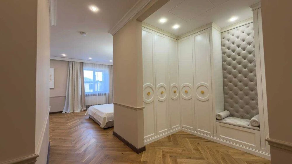 New premium house in Sauvignon, Odessa. 330 m². Swimming pool