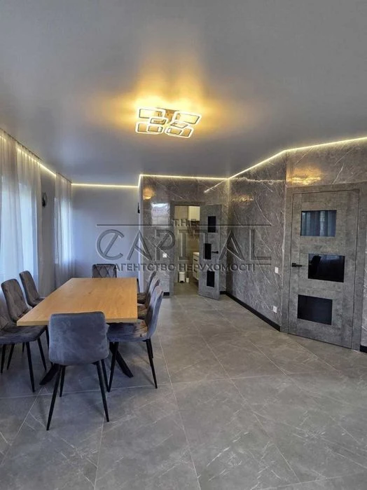 Пропонується до продажу просторий будинок площею 420 м², роз