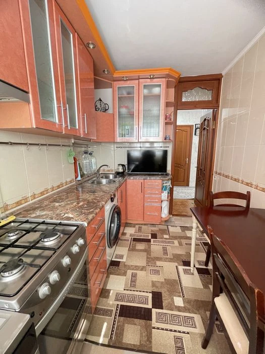 Продаж добротной трикімнатної квартири на прт.Миру