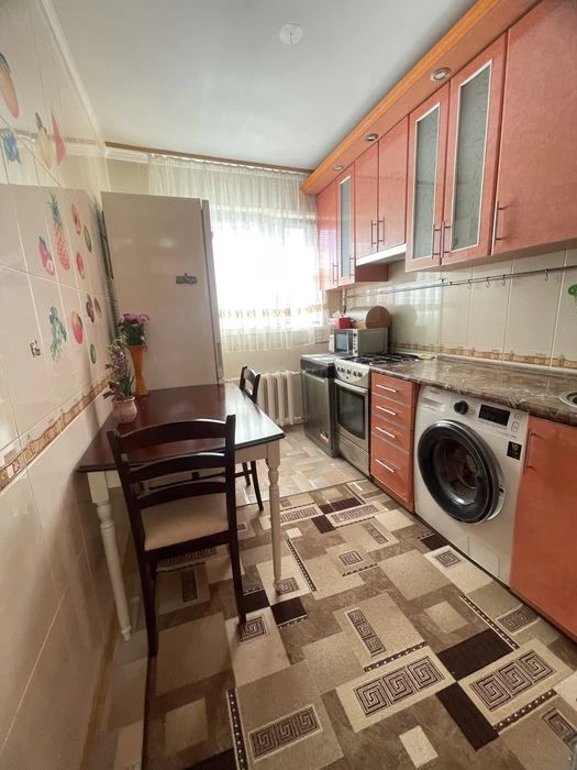 Продаж добротной трикімнатної квартири на прт.Миру