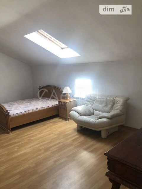 Продаж 5к квартири 300 кв. м на вул. Платона Майбороди 23 •