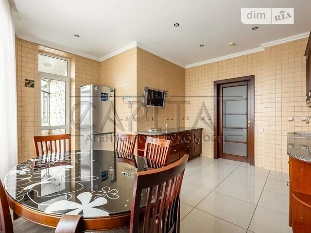 Продаж 3к квартири 127 кв. м на вул. Старонаводницька 6 • ID