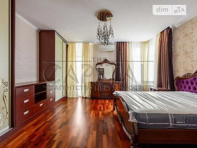Продаж 3к квартири 127 кв. м на вул. Старонаводницька 6 • ID