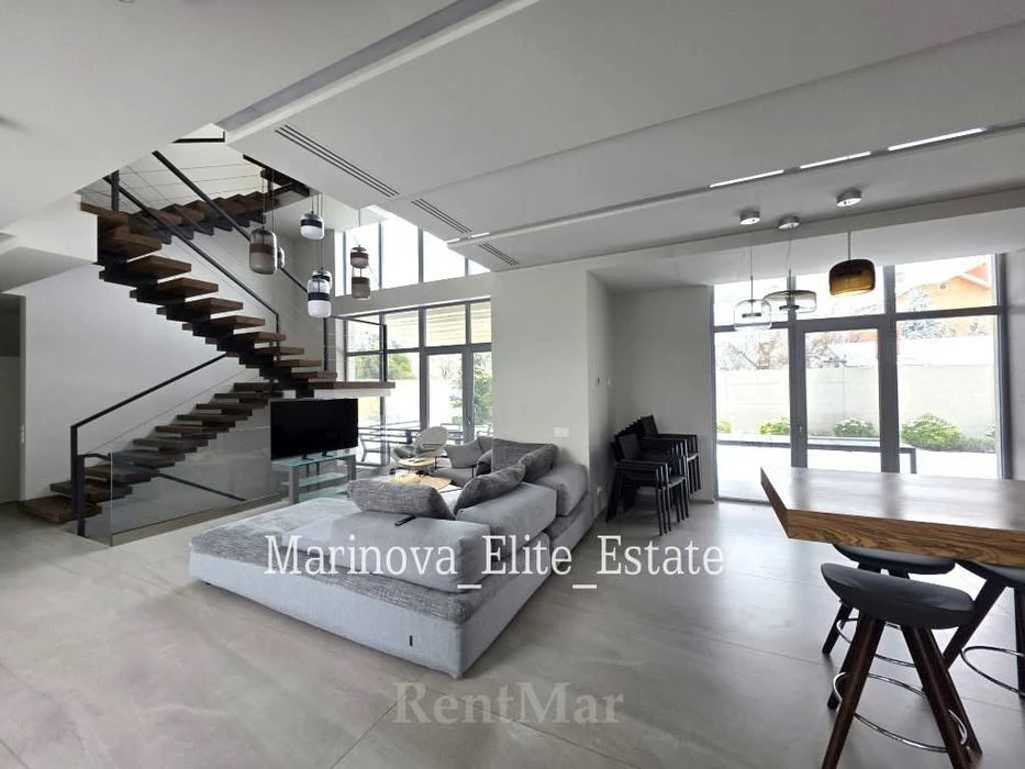 LUXURY VILLA с бассейном Рядом море Совиньон 1 Видео! Большо