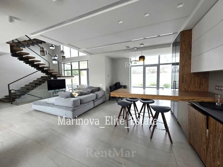 LUXURY VILLA с бассейном Рядом море Совиньон 1 Видео! Большо