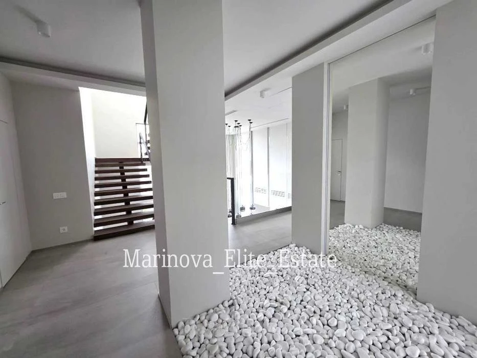LUXURY VILLA с бассейном Рядом море Совиньон 1 Видео! Большо