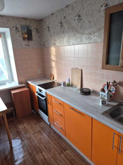 2-х квартира на космосі, 6 гімназія
