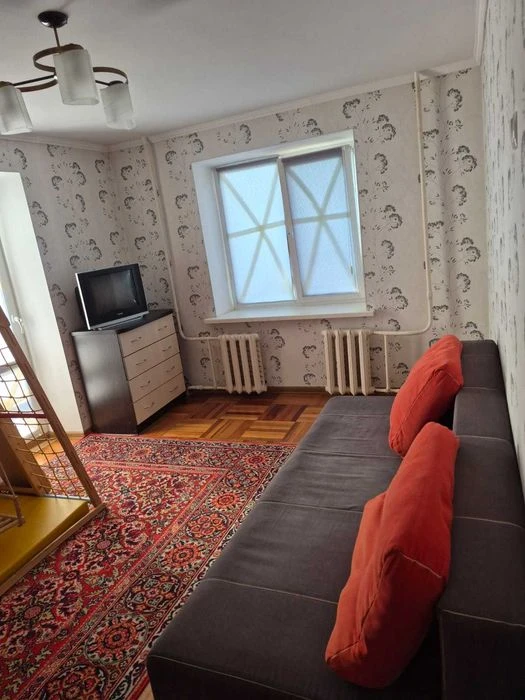 2-х квартира на космосі, 6 гімназія