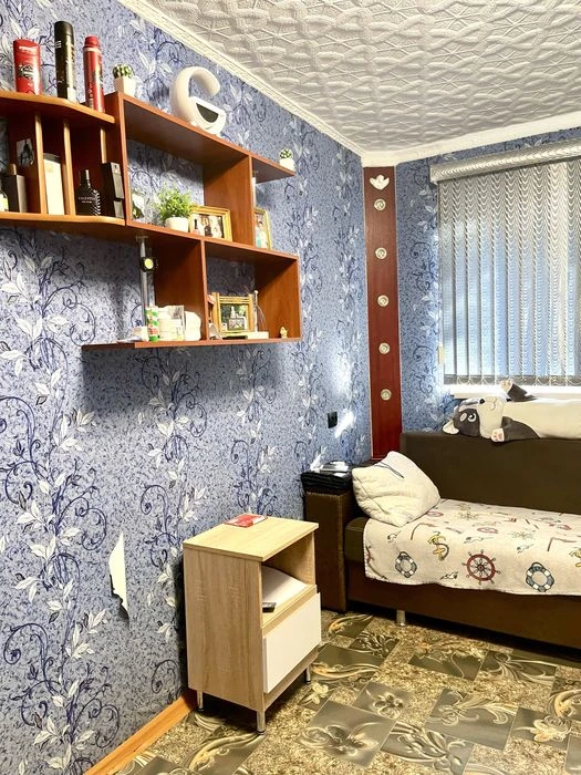 Продаж 3 кімнатноі 4 поверх район Площі Перемоги