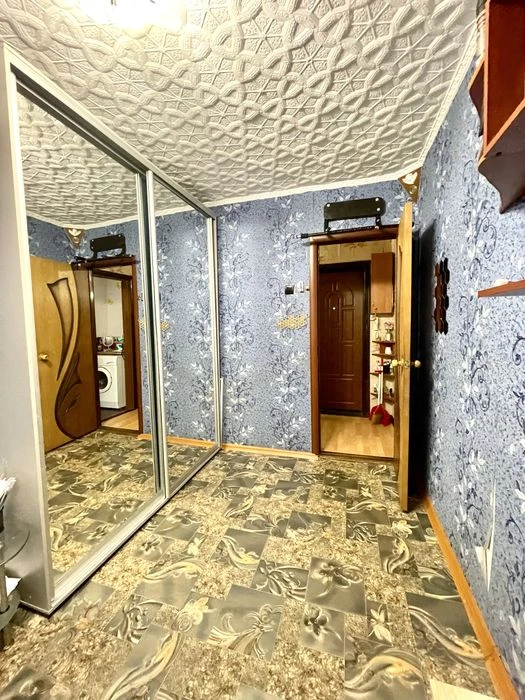 Продаж 3 кімнатноі 4 поверх район Площі Перемоги