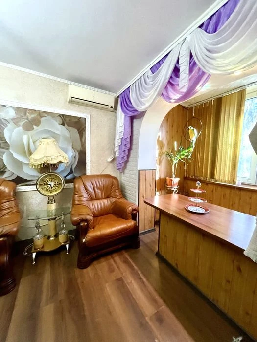 Продаж 3 кімнатноі 4 поверх район Площі Перемоги