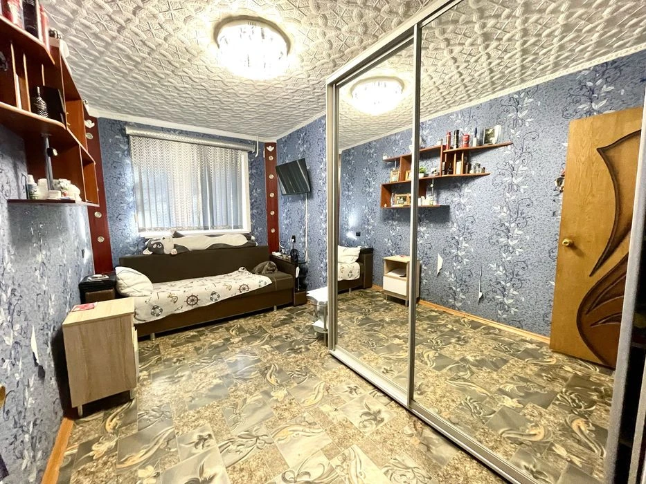 Продаж 3 кімнатноі 4 поверх район Площі Перемоги