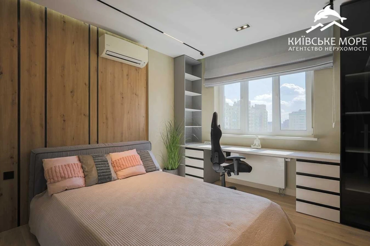Продаж 5-кімнатної квартири 168 м², Воскресенська вул., 18