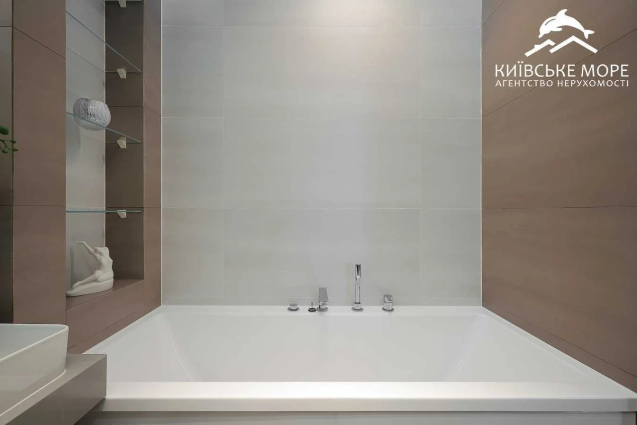 Продаж 5-кімнатної квартири 168 м², Воскресенська вул., 18