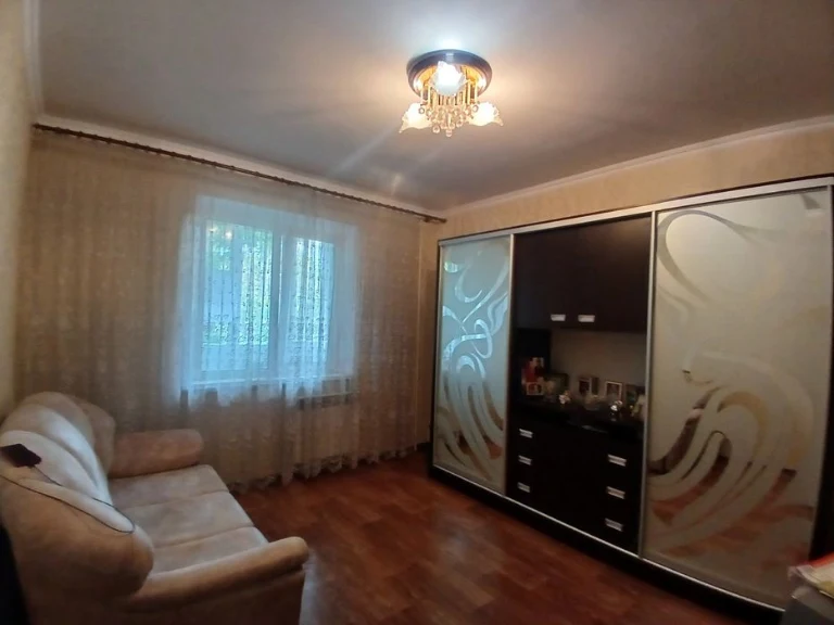 Продаю 2 к/к  Китобоев 12 ( Автономка)
