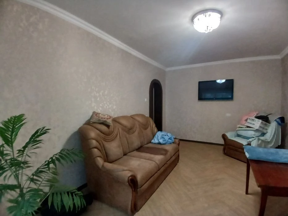Продаю 2 к/к  Китобоев 12 ( Автономка)