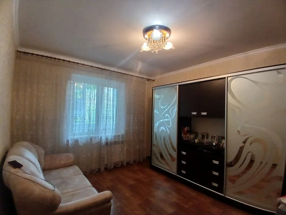 Продаю 2 к/к  Китобоев 12 ( Автономка)