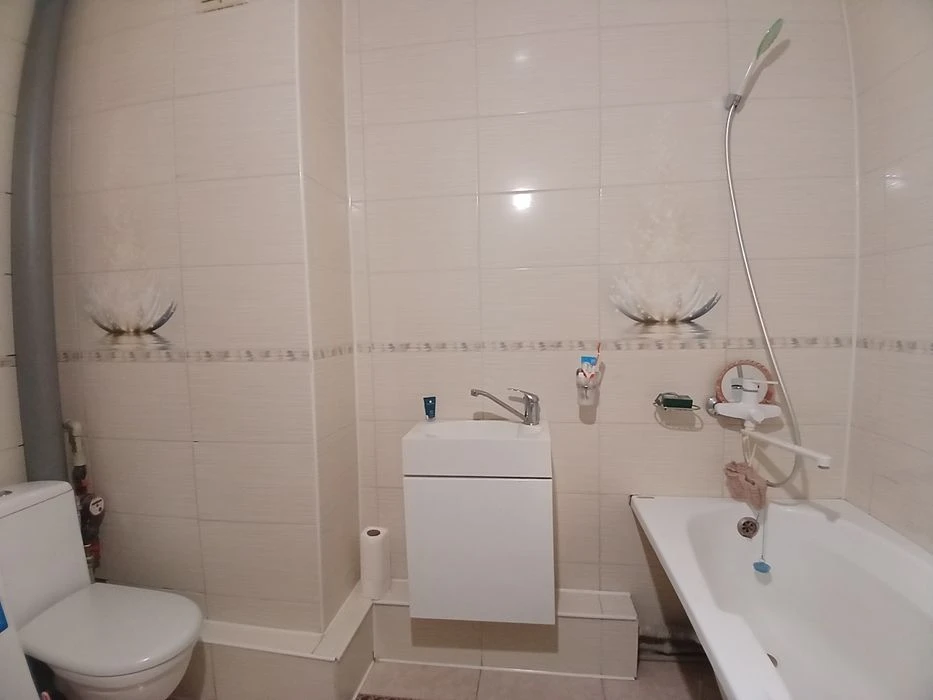 Продаю 2 к/к  Китобоев 12 ( Автономка)