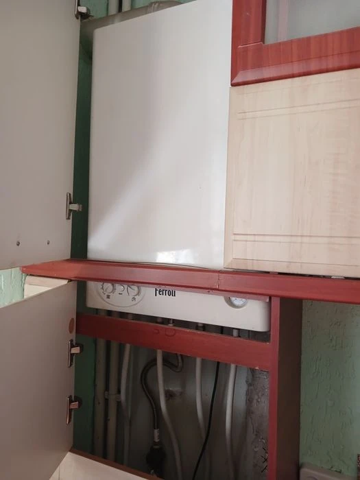 Продаю 2 к/к  Китобоев 12 ( Автономка)