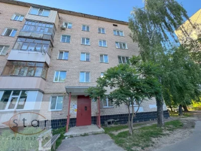 Продаж 2-кімн квартири з новим ремонтом по вул. Захисників У