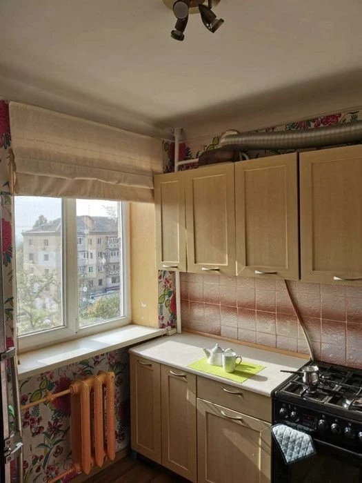 Продам 2-х кімнатну  квартиру у центрі  міста