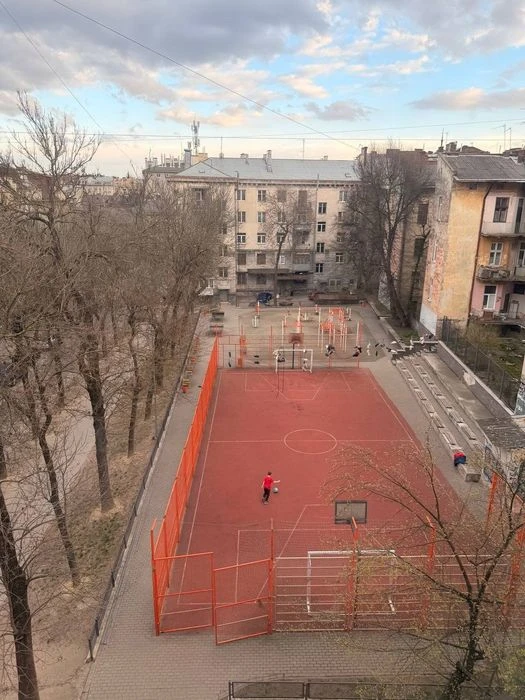 Продаж від власника 2 кім квартири вул. Марка Вовчка