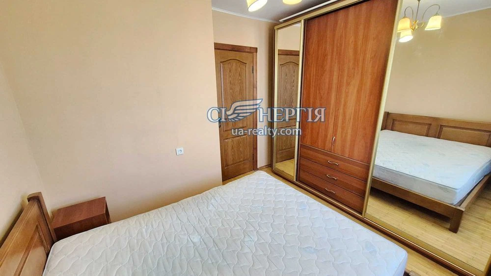 БЕЗ КОМІСІЇ!  3-кім 67м.кв. Феодосійська, 4 метро Деміївська