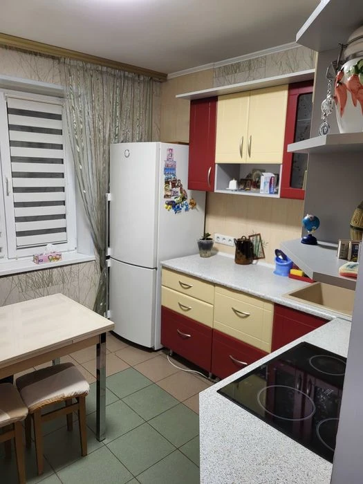 Продам свою 3-кімнатну квартиру на ж\м Перемога-5