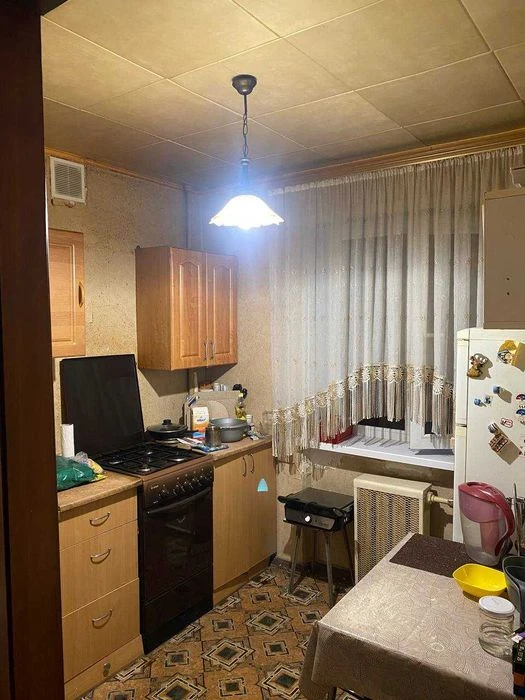 Без комісії! Продаж 3 кімнатна з меблями по вул. Незалежної